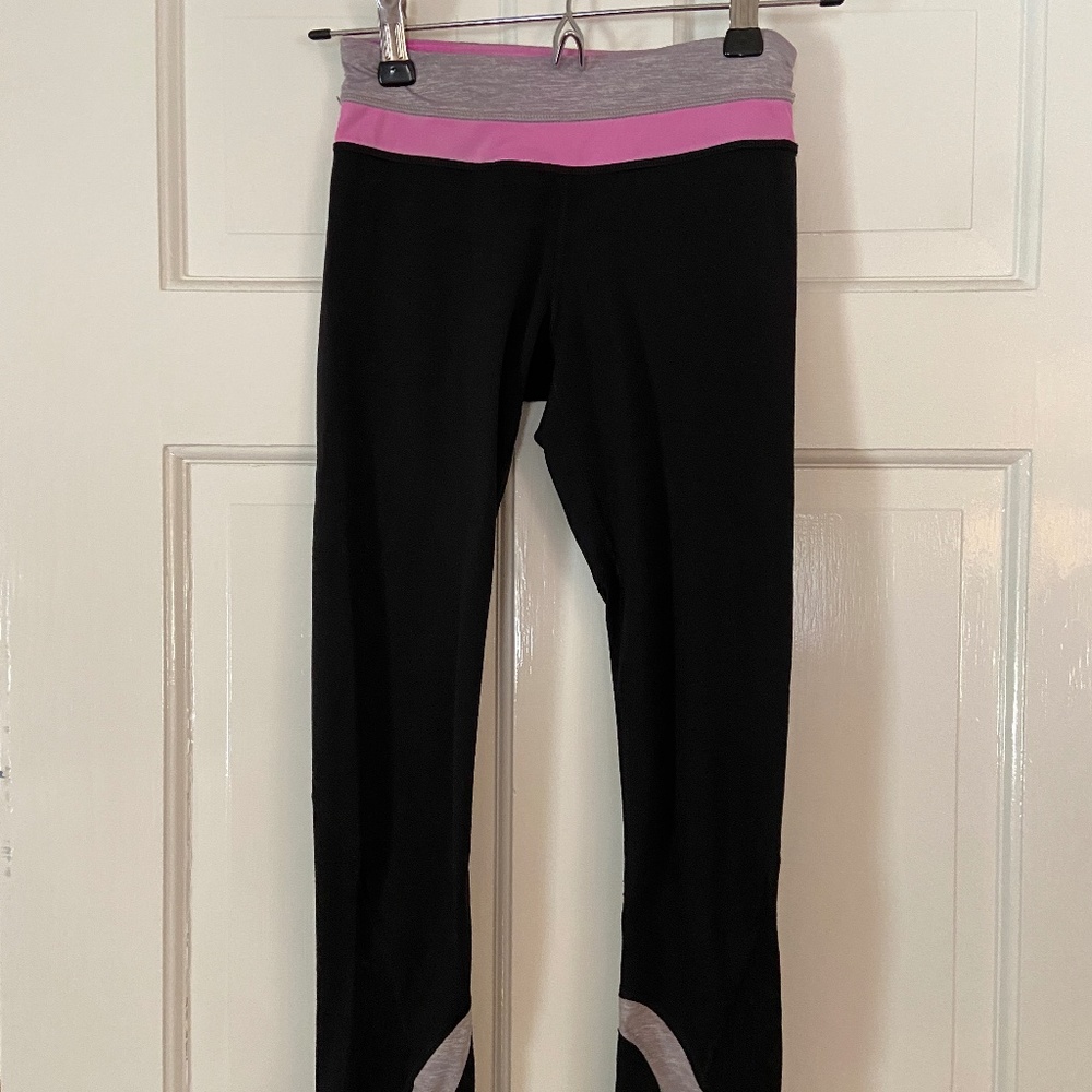 Lululemon black capris
